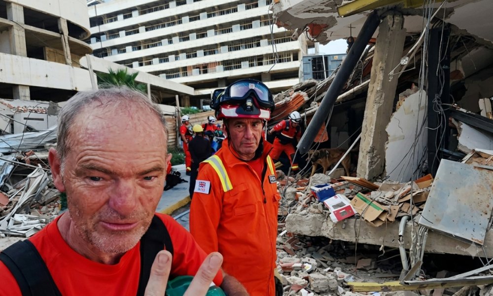 Rescatistas británicos en La Guaira